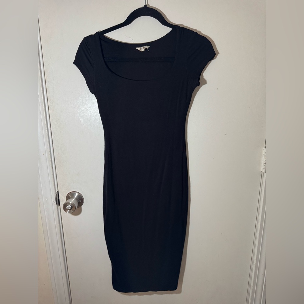 Elegant Black Cap Sleeve Dress
